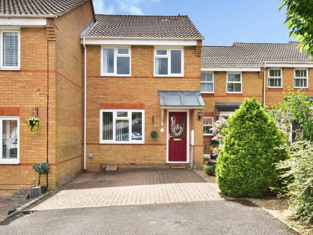 House for sale in Allington, Midway