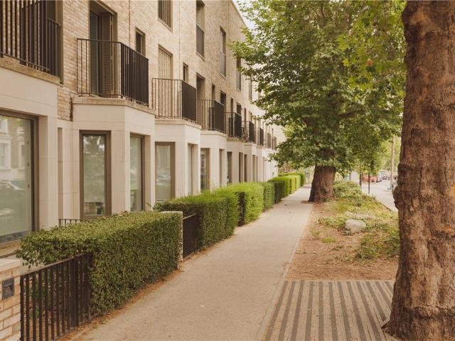 House for sale in Walworth, Greater London