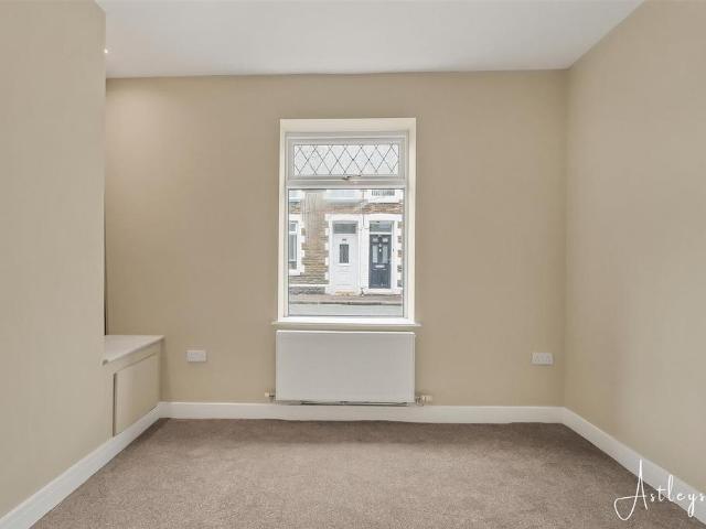 House for sale in Cimla, Neath