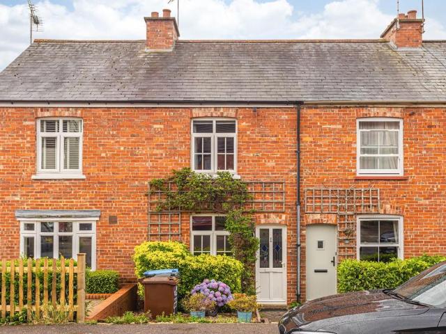 House for sale in Hillview, Surrey