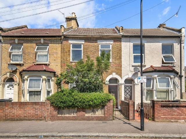 House for sale in Greater London