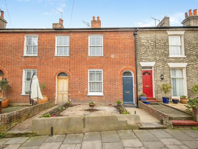 House for sale in Hythe, Colchester