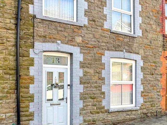 House for sale in Pentre, Ton Pentre