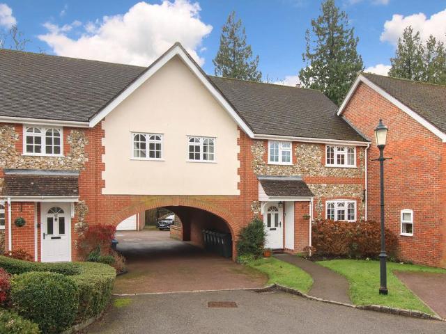 House for sale in Wigginton, Pouchen End