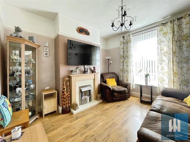 House for sale in Huddersfield, West Yorkshire