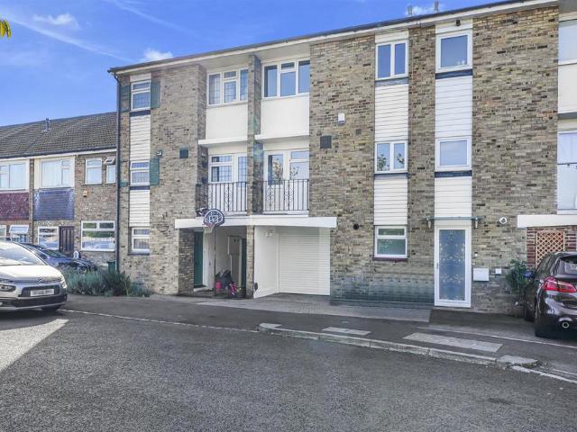 House for sale in Chingford Green, Greater London