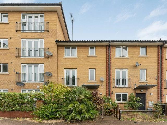 House for sale in Hackney Wick, Greater London