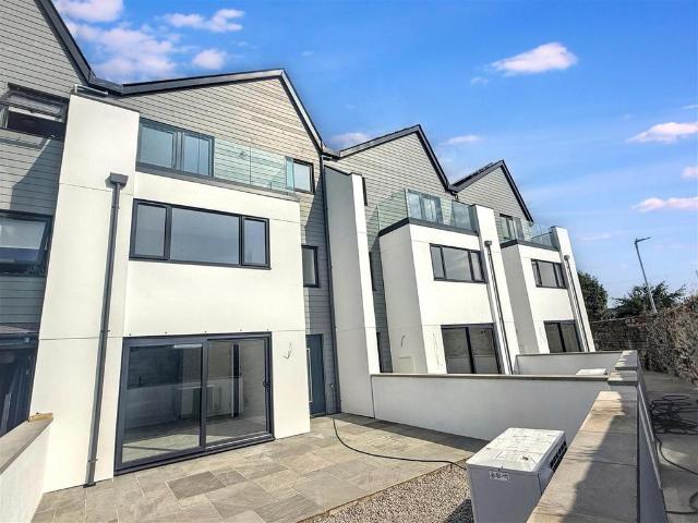 House for sale in Carharrack, Cornwall