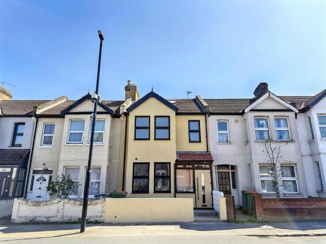 House for sale in Little Ilford, Greater London