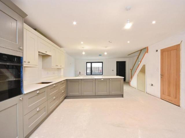 House for sale in Chipping Hill, Essex