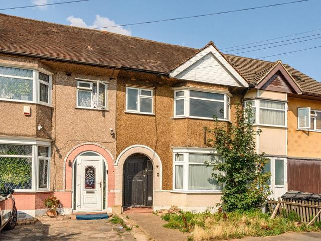House for sale in Newbury Park, Greater London