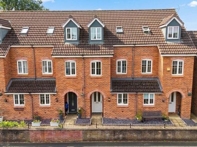 House for sale in Stone, Baswich