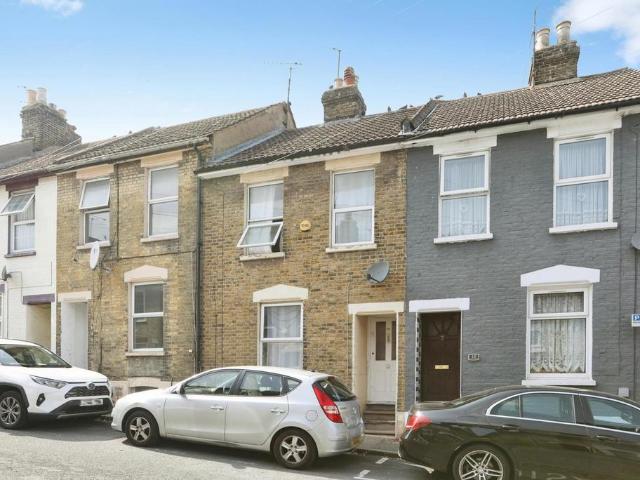 House for sale in Chatham