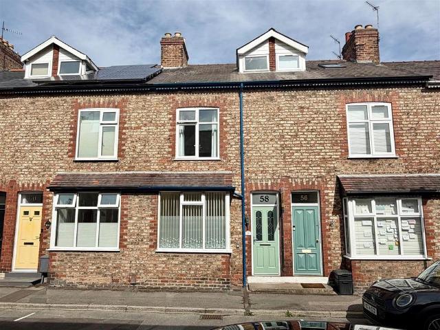 House for sale in High Field, York
