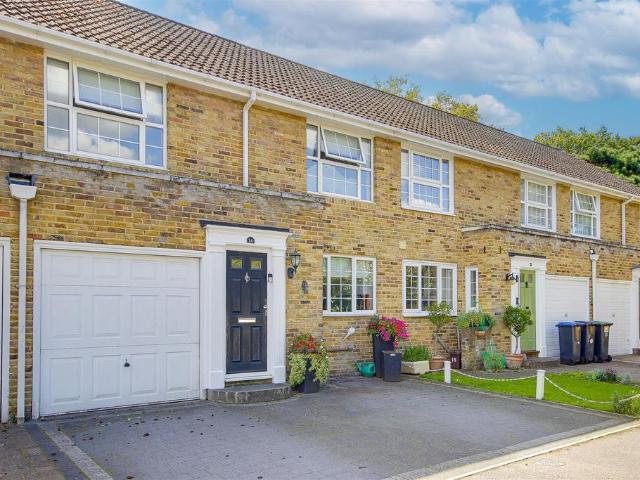 House for sale in Bush Hill Park, Greater London