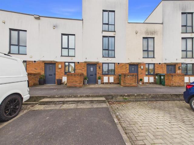 House for sale in Southcourt, Aylesbury