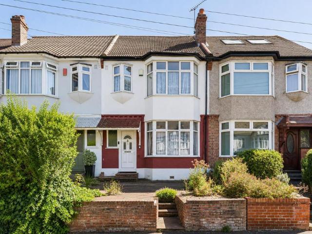House for sale in Hale End, Greater London