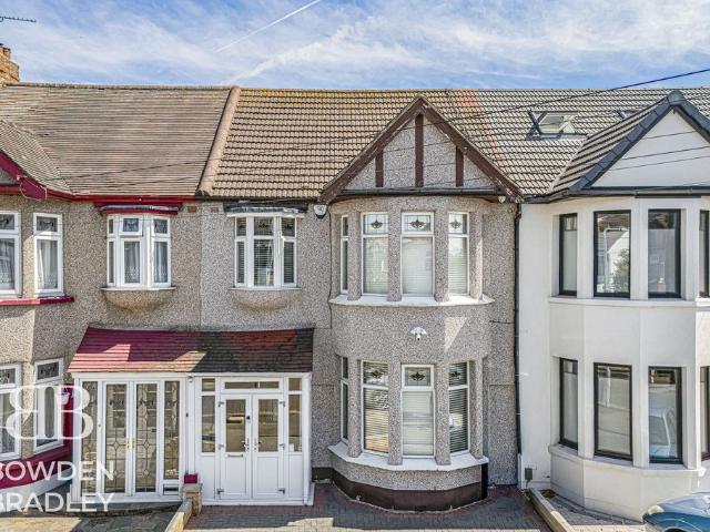 House for sale in Gants Hill, Greater London