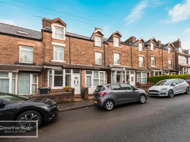 House for sale in Charlesworth, East Midlands