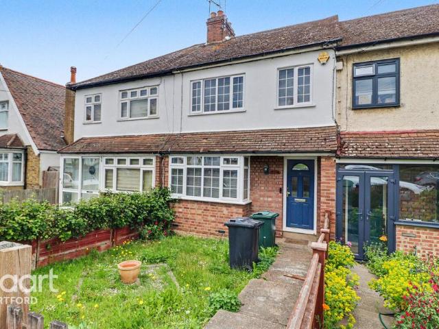House for sale in Sutton-at-Hone and Hawley, Monks Orchard