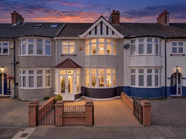 House for sale in London Borough of Redbridge, Greater London
