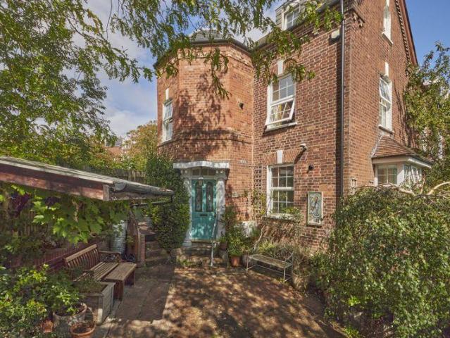 House for sale in Watergate, Devon