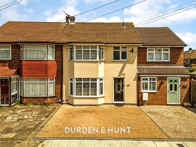 House for sale in Elm Park, Greater London