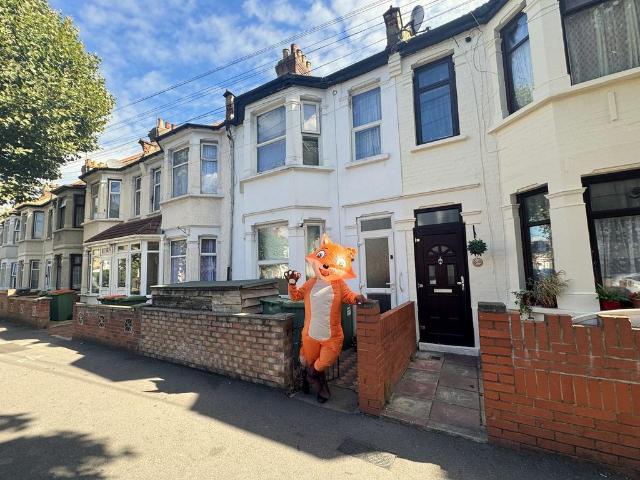 House for sale in Plashet, Greater London