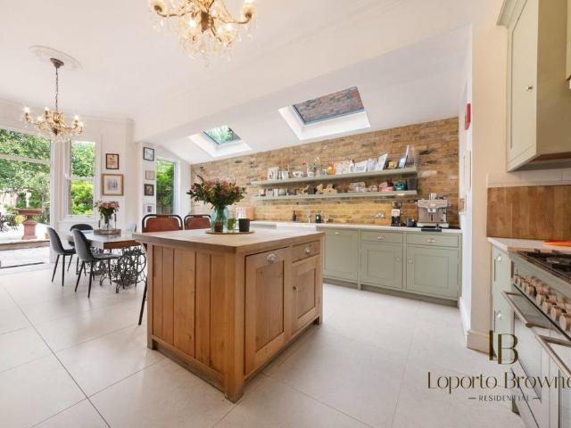 House for sale in Harlesden, Greater London