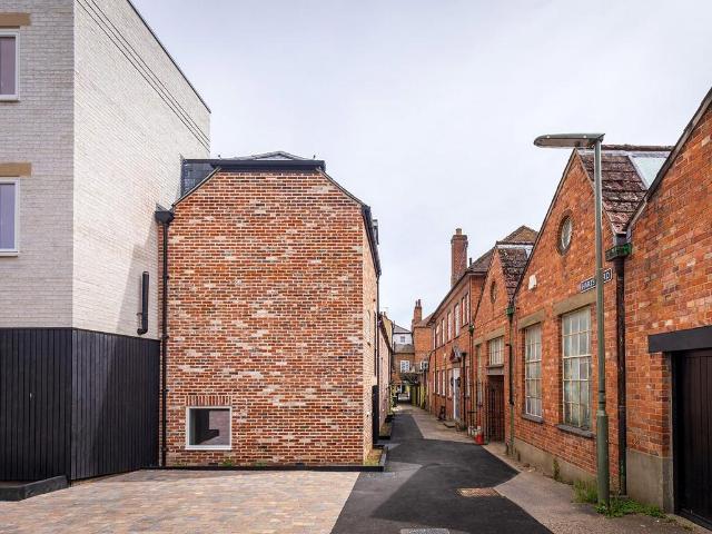 House for sale in Fole, Surrey
