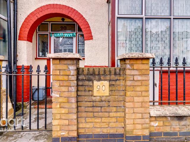 House for sale in Upton, Greater London