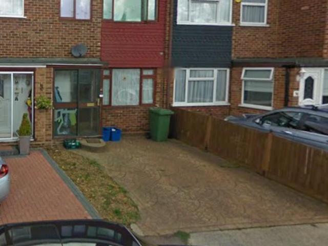 House for sale in Stanford-le-hope, Essex