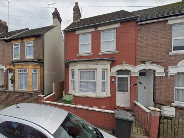 House for sale in Spring Park, Luton