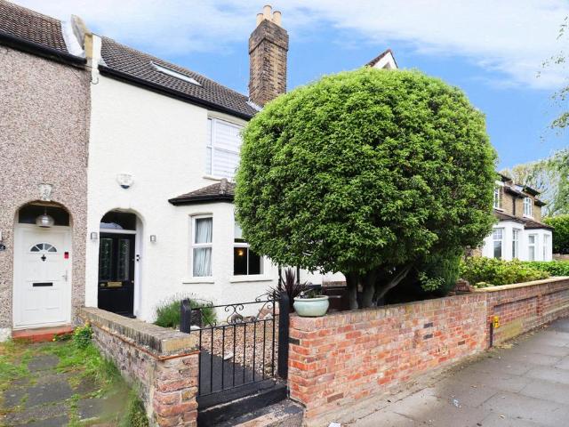 House for sale in Widmore, Greater London