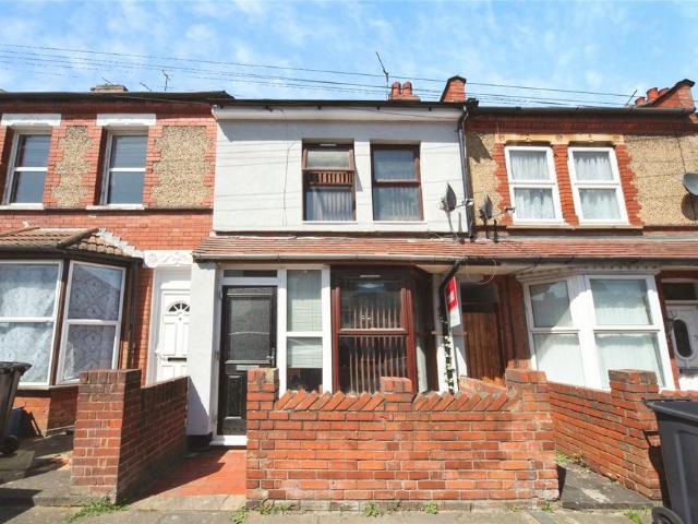 House for sale in Spring Park, Luton