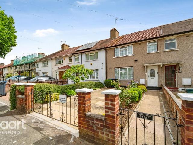 House for sale in London Borough of Ealing, Greenford