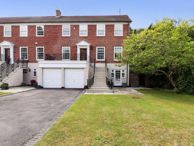 House for sale in Heol-las, Surrey