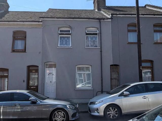 House for sale in Spring Park, Luton
