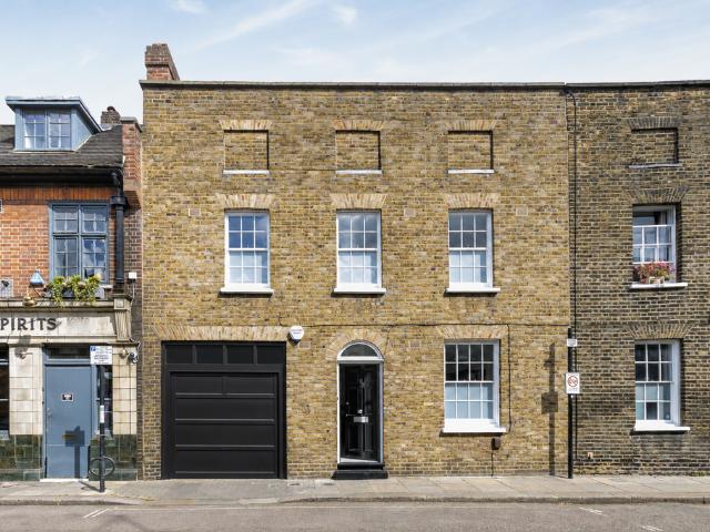House for sale in Greater London