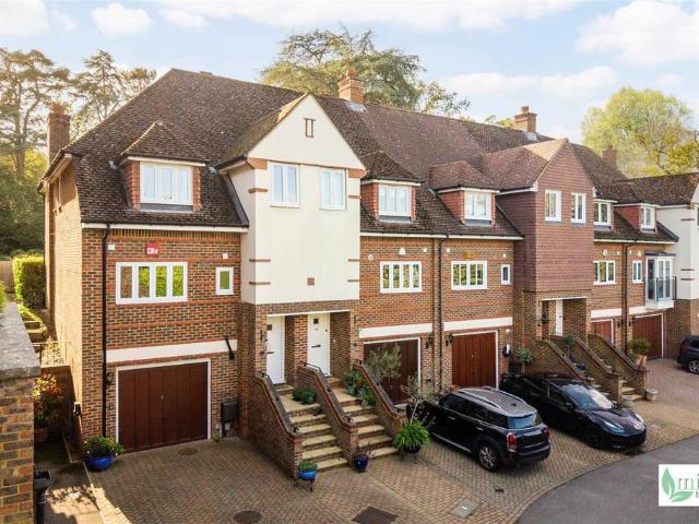 House for sale in Pyrford, Woking