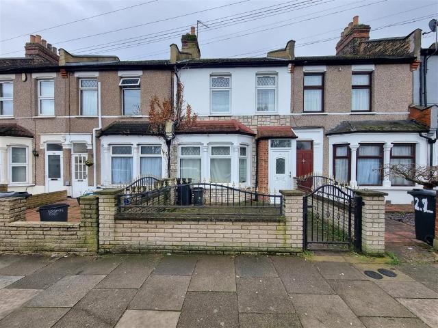 House for sale in Seven Kings, Greater London