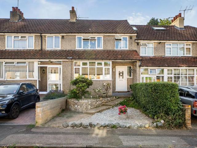 House for sale in Caterham on the Hill, Hillview