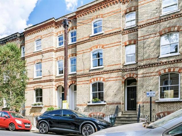 House for sale in Kennington, Greater London