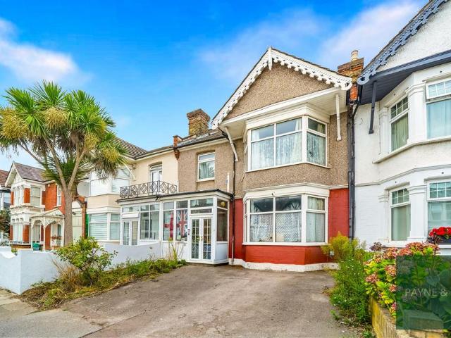 House for sale in Gants Hill, Greater London