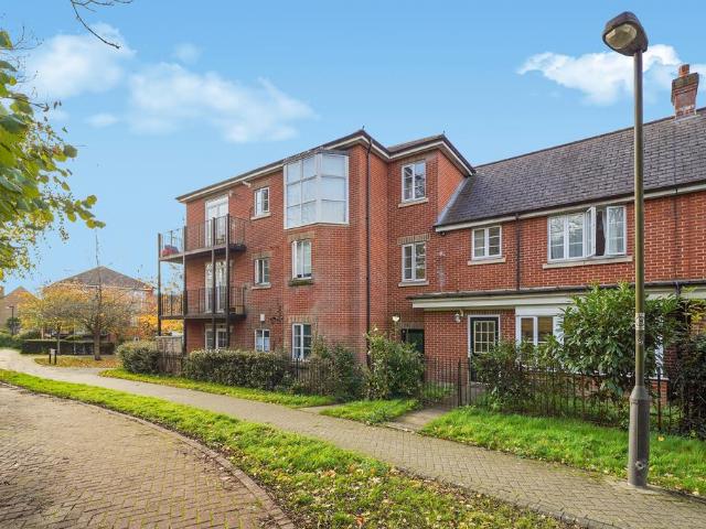 House for sale in Little Stanmore, Greater London