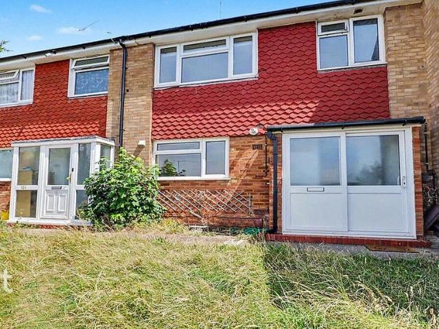 House for sale in Spring Park, Luton