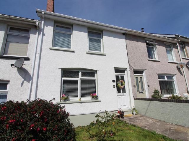 House for sale in Woodfieldside, Croespenmaen