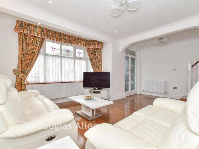 House for sale in Gants Hill, Greater London