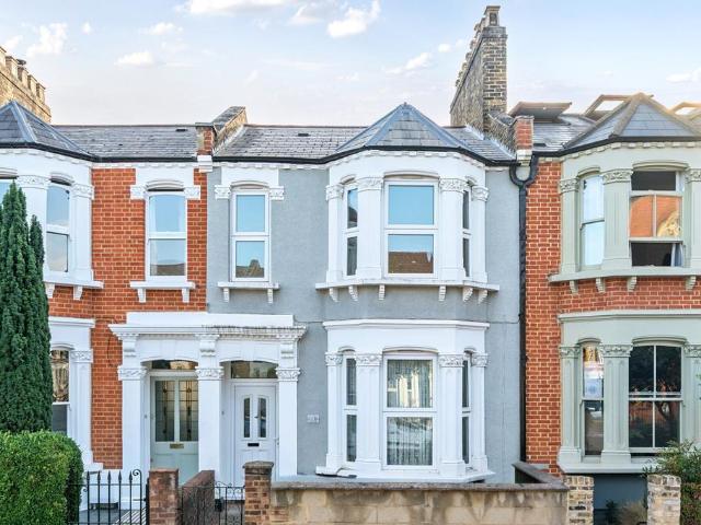House for sale in Nunhead, Greater London
