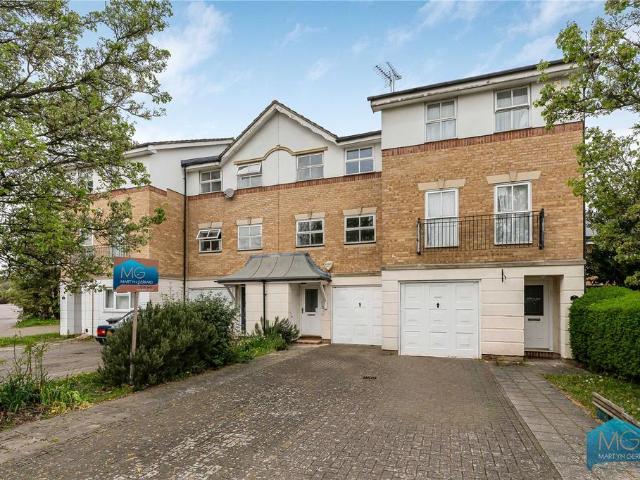 House for sale in Colney Hatch, Greater London
